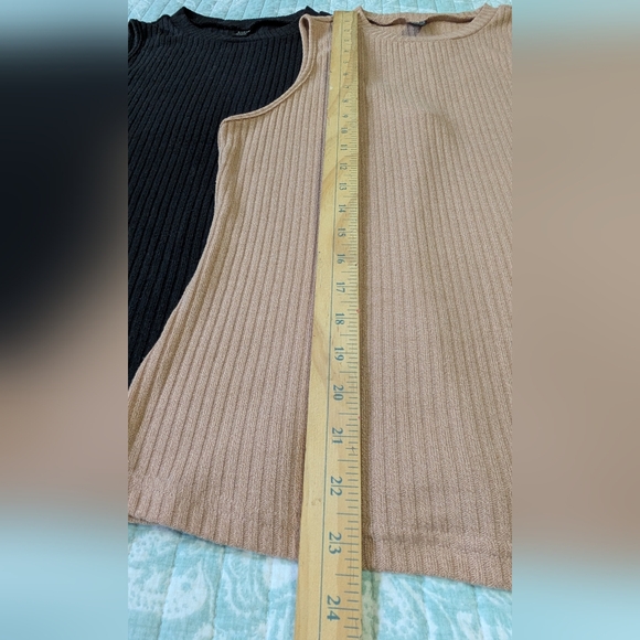 Pair of Ribbed Knit Sleeveless Tops - 2 Pack Black and Tan. Size XL - Picture 4 of 6